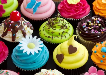 Cupcakes Offer Endless Flavor Combinations and Are Perfect for Family Gatherings or Sharing