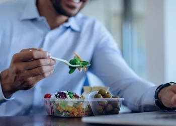 Savoring Every Detail of Food: Deepening Connections with Food, Environment, and Self