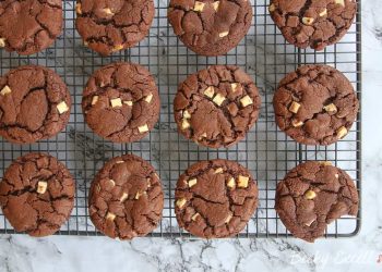 Creating Delicious Gluten-Free Chocolate Cookies Using Almond Flour, Gluten-Free Oats, Cocoa Powder, and Natural Sweeteners