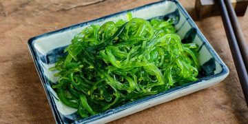 Seaweed as a Key Ingredient in Healthy Eating: Low-Calorie, Mineral-Rich Superfood
