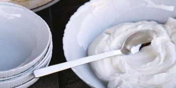 Low-Fat Yogurt and Plant-Based Ingredients: The New Trend in Healthy Eating