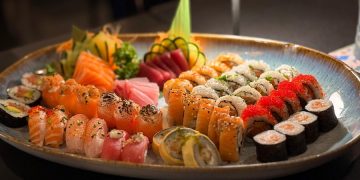 The Fusion of Japanese Aesthetics and Western Elements: Elevating Culinary Arts Through Presentation and Ceremony