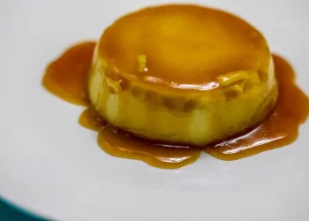 Low-Sugar Caramel Pudding: A Healthier Twist with Coconut Sugar, Low-Fat Cream, and Vanilla