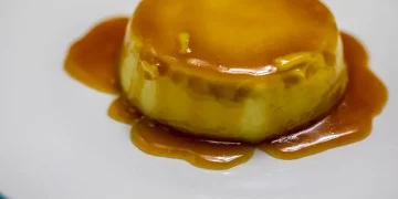 Low-Sugar Caramel Pudding: A Healthier Twist with Coconut Sugar, Low-Fat Cream, and Vanilla