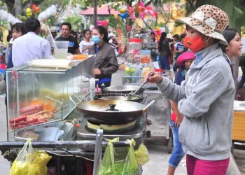 The Vendor’s Heart: Sharing Every Steaming Delicious Bite with Tourists