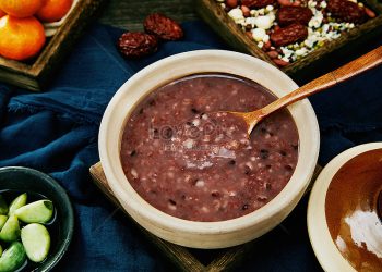 Laba Congee and Thanksgiving Turkey: Celebratory Foods that Bind Families Through Tradition and Flavor