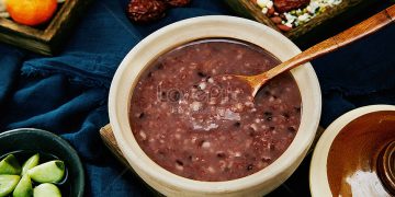 Laba Congee and Thanksgiving Turkey: Celebratory Foods that Bind Families Through Tradition and Flavor