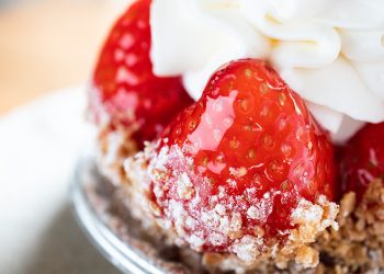 Close-Up Details: How Food Photographers Capture Texture and Sensory Appeal through Macro Photography