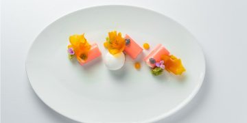 Minimalist Plating: Carefully Arranging Ingredients to Highlight Texture and Flavor