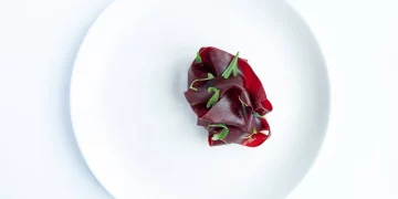 The Art of Minimalist Plating: A Signature Style of Michelin-Starred Restaurants